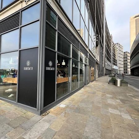 Spacious 2 Bedroom Flat Stunning Waterside View Manchester Exterior foto