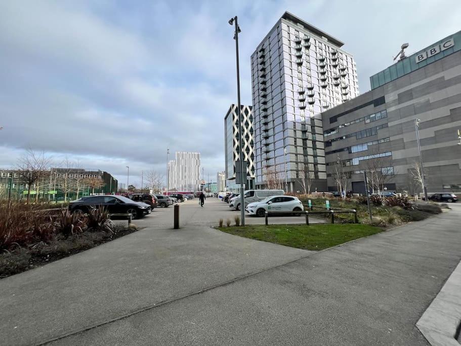 Spacious 2 Bedroom Flat Stunning Waterside View Manchester Exterior foto