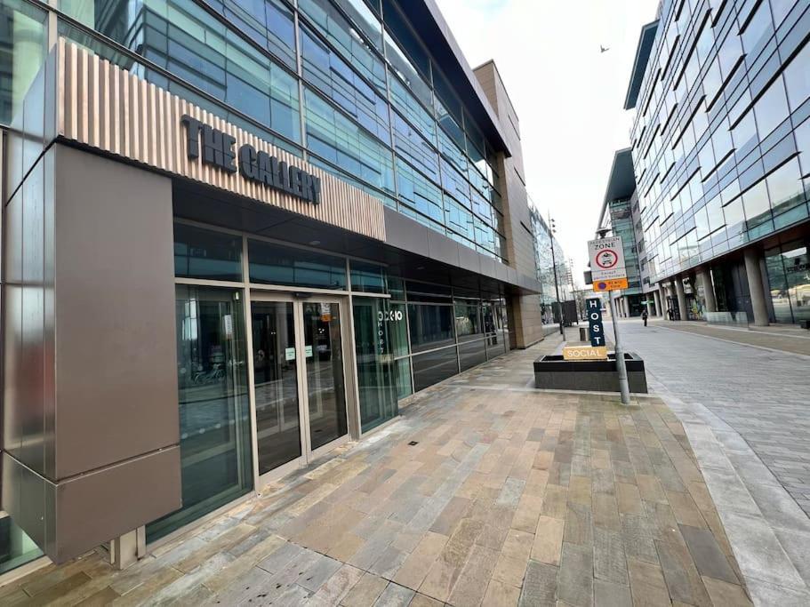 Spacious 2 Bedroom Flat Stunning Waterside View Manchester Exterior foto