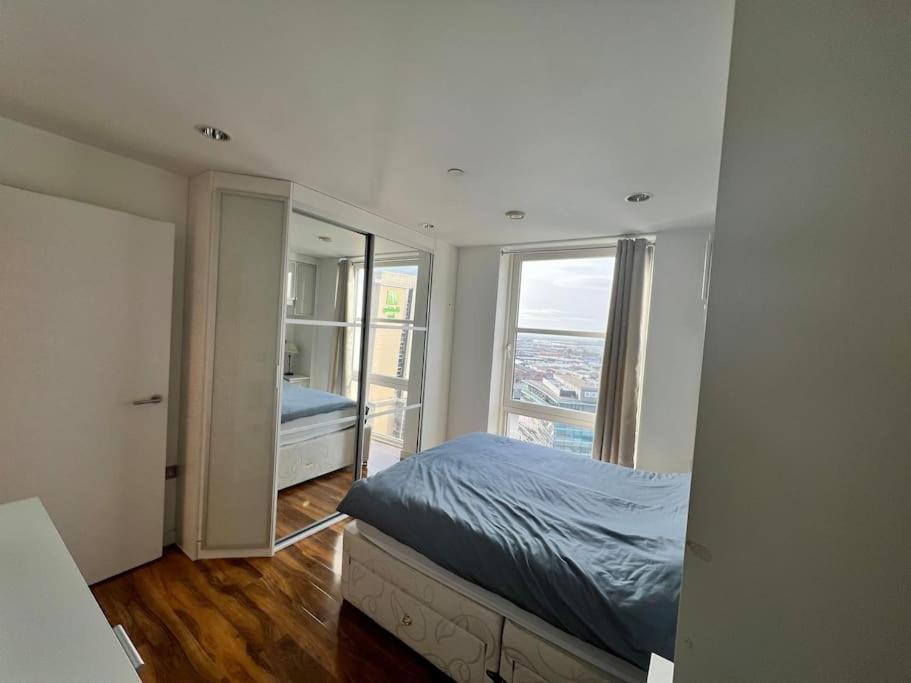 Spacious 2 Bedroom Flat Stunning Waterside View Manchester Exterior foto