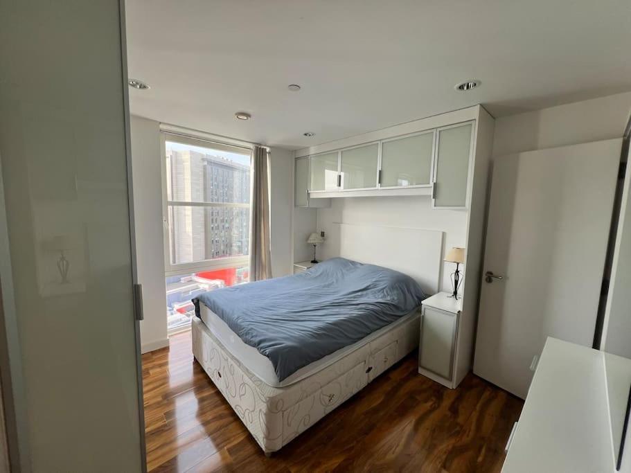Spacious 2 Bedroom Flat Stunning Waterside View Manchester Exterior foto