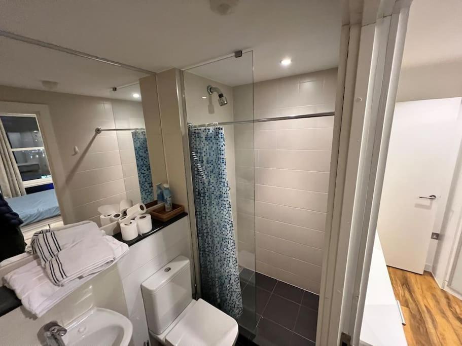 Spacious 2 Bedroom Flat Stunning Waterside View Manchester Exterior foto