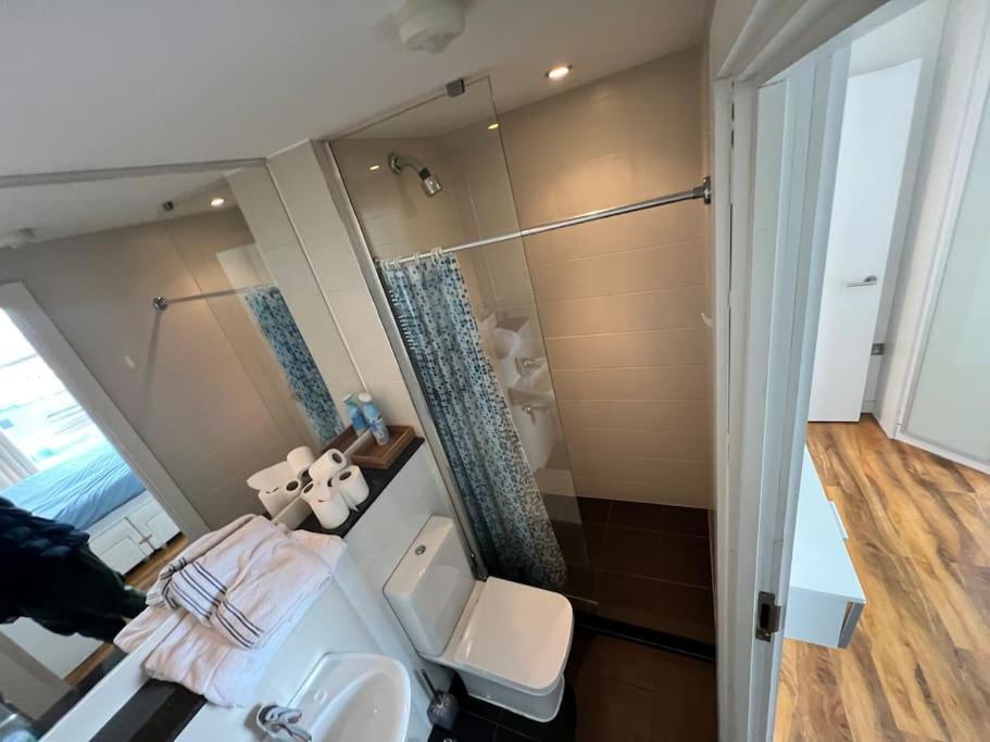 Spacious 2 Bedroom Flat Stunning Waterside View Manchester Exterior foto