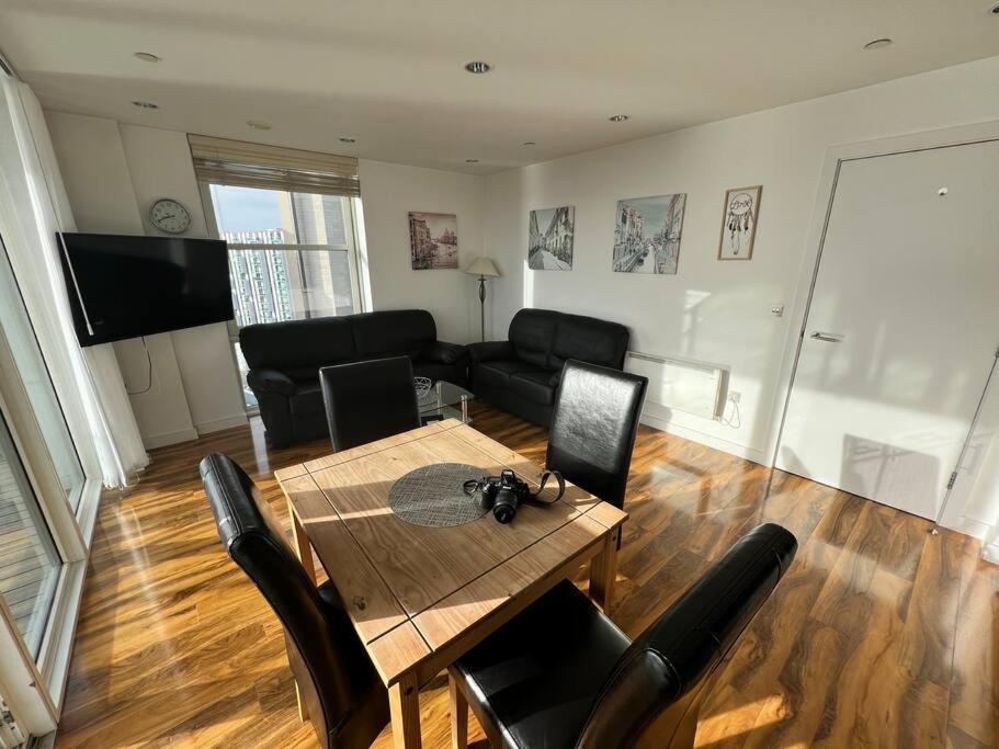 Spacious 2 Bedroom Flat Stunning Waterside View Manchester Exterior foto